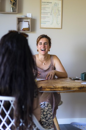 Discussion avec patiente en conseil naturopathie